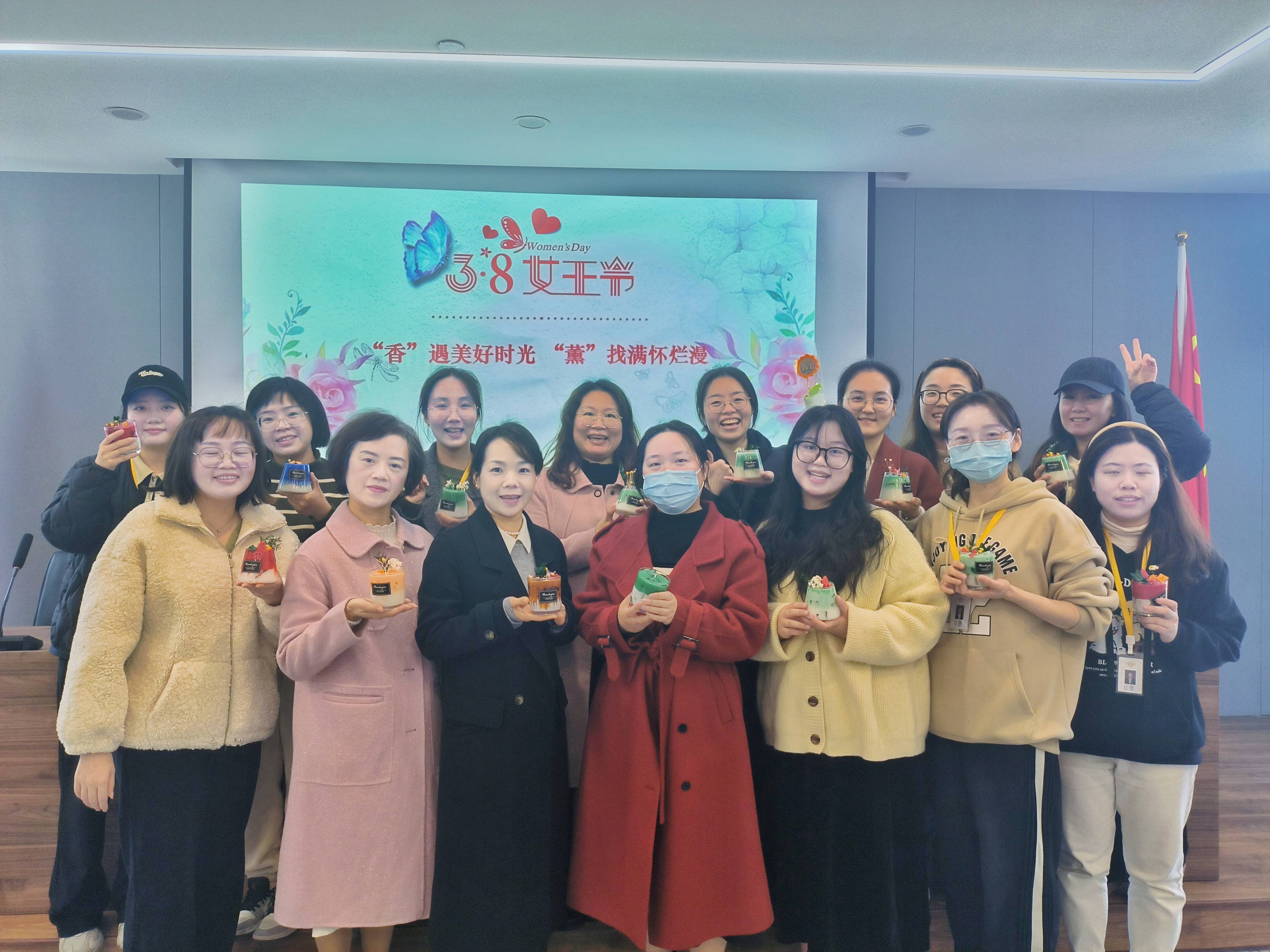 “香”遇美好時光、“薰”找滿懷爛漫丨面粉公司開展三八婦女節(jié)香薰蠟燭手作活動